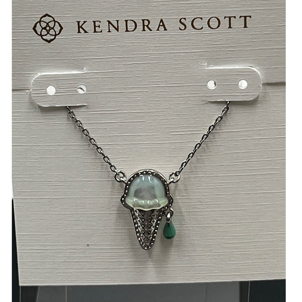 Kendra Scott Mint Green Mother-of-Pearl Ice Cream Sweet Short Pendant Necklace
